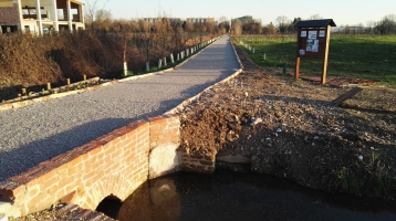 Tutte le fasi di costruzione dell'entrata dal "Ponte di mattoni" in via Cascina Nuova 